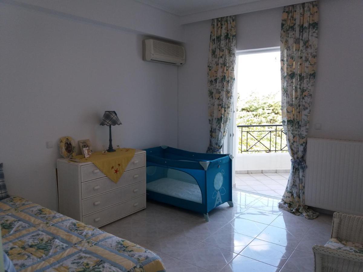 Beach House Villa Nea Makri Quarto foto
