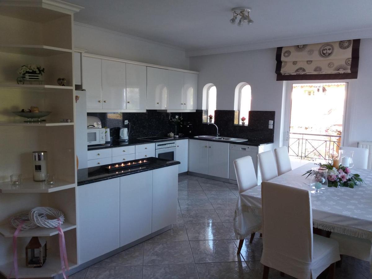 Beach House Villa Nea Makri Quarto foto